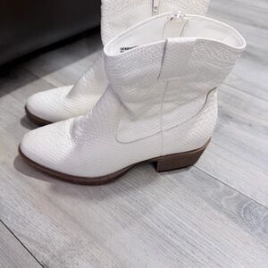 Coconuts by Matisse White Textured Western-Inspired Ankle Boots